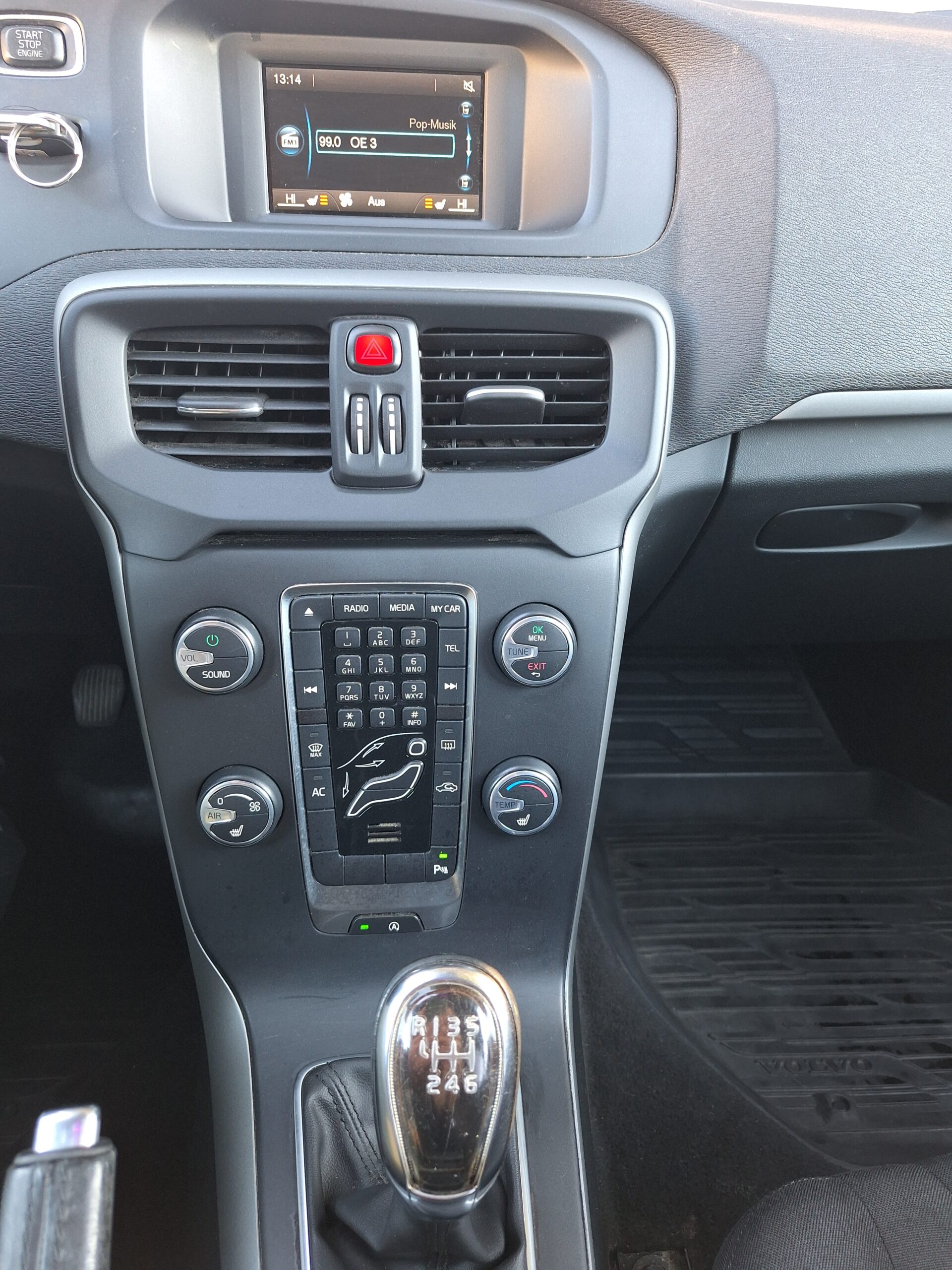 
								Volvo V40 1.6 D2 Kinetic/***NEUES PICKERL*** full									