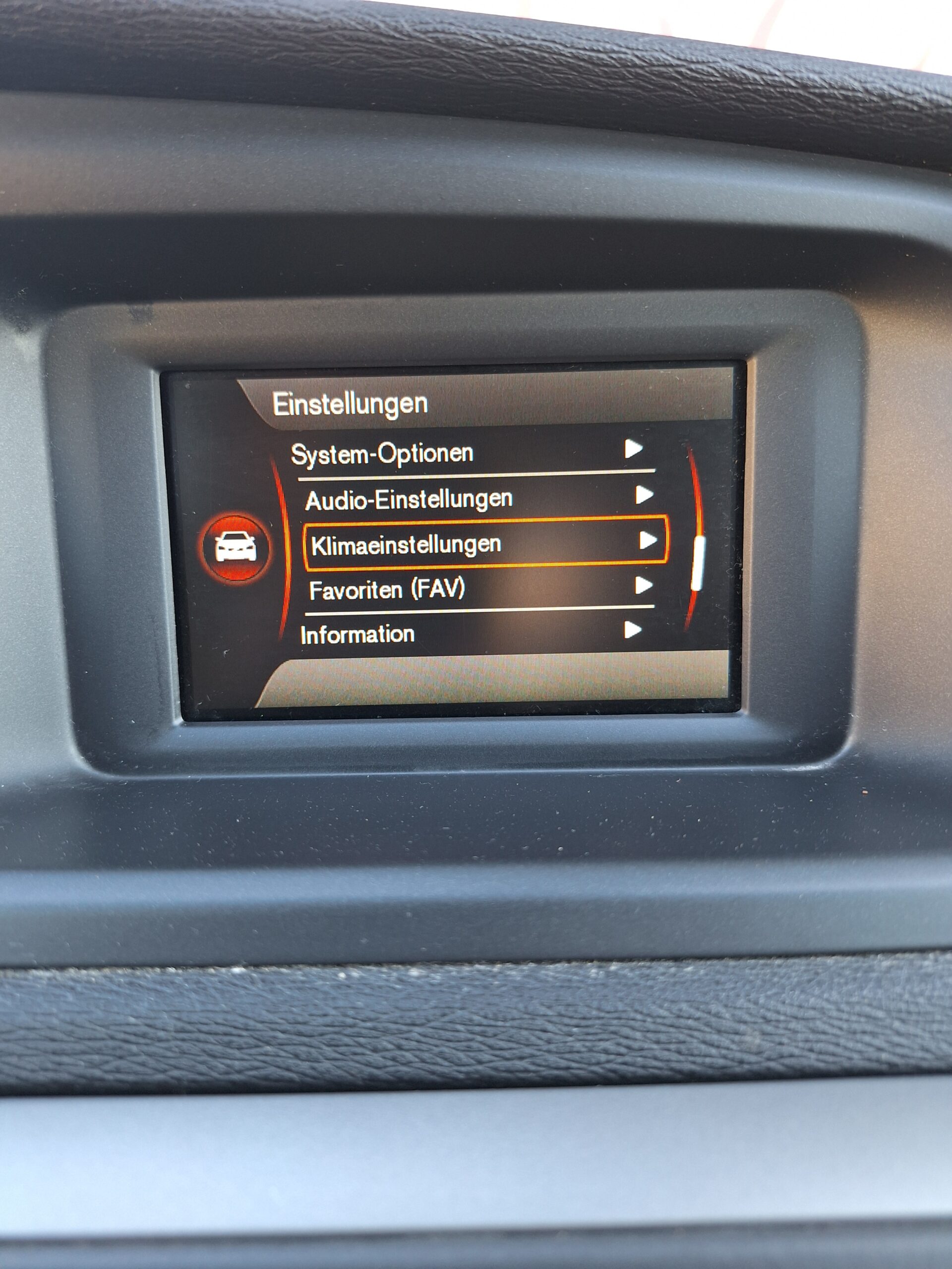 
								Volvo V40 1.6 D2 Kinetic/***NEUES PICKERL*** full									