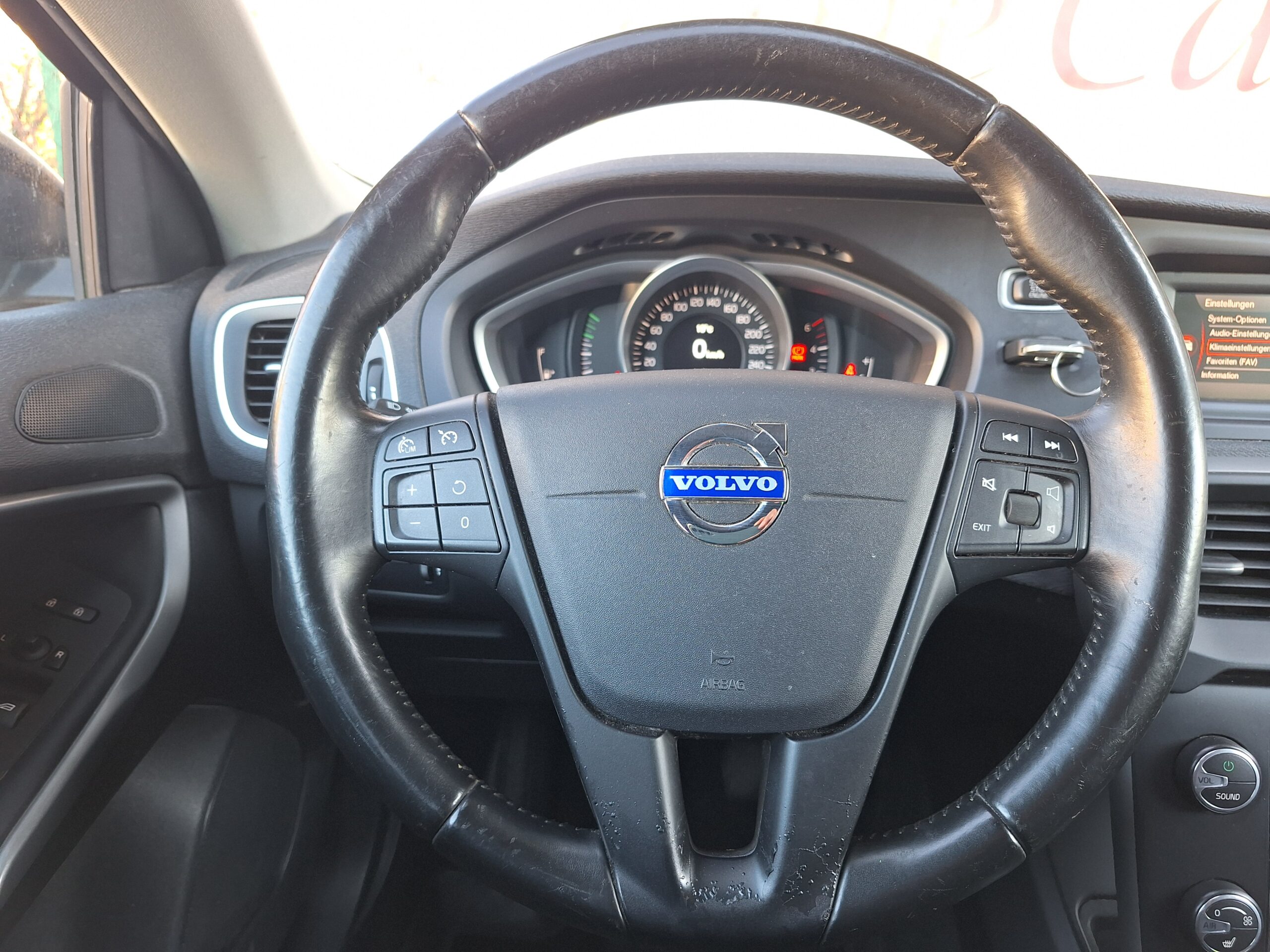 
								Volvo V40 1.6 D2 Kinetic/***NEUES PICKERL*** full									