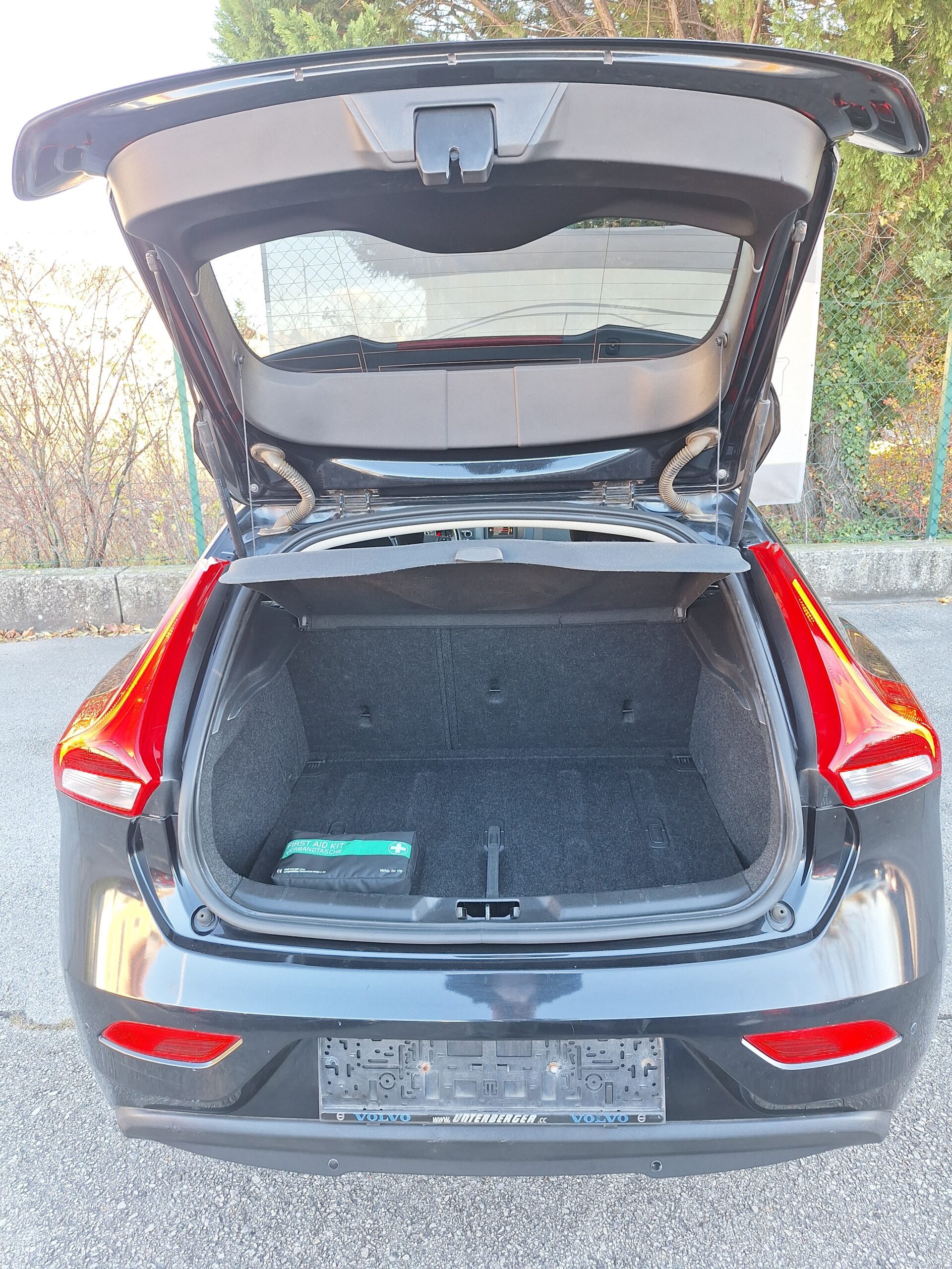 
								Volvo V40 1.6 D2 Kinetic/***NEUES PICKERL*** full									