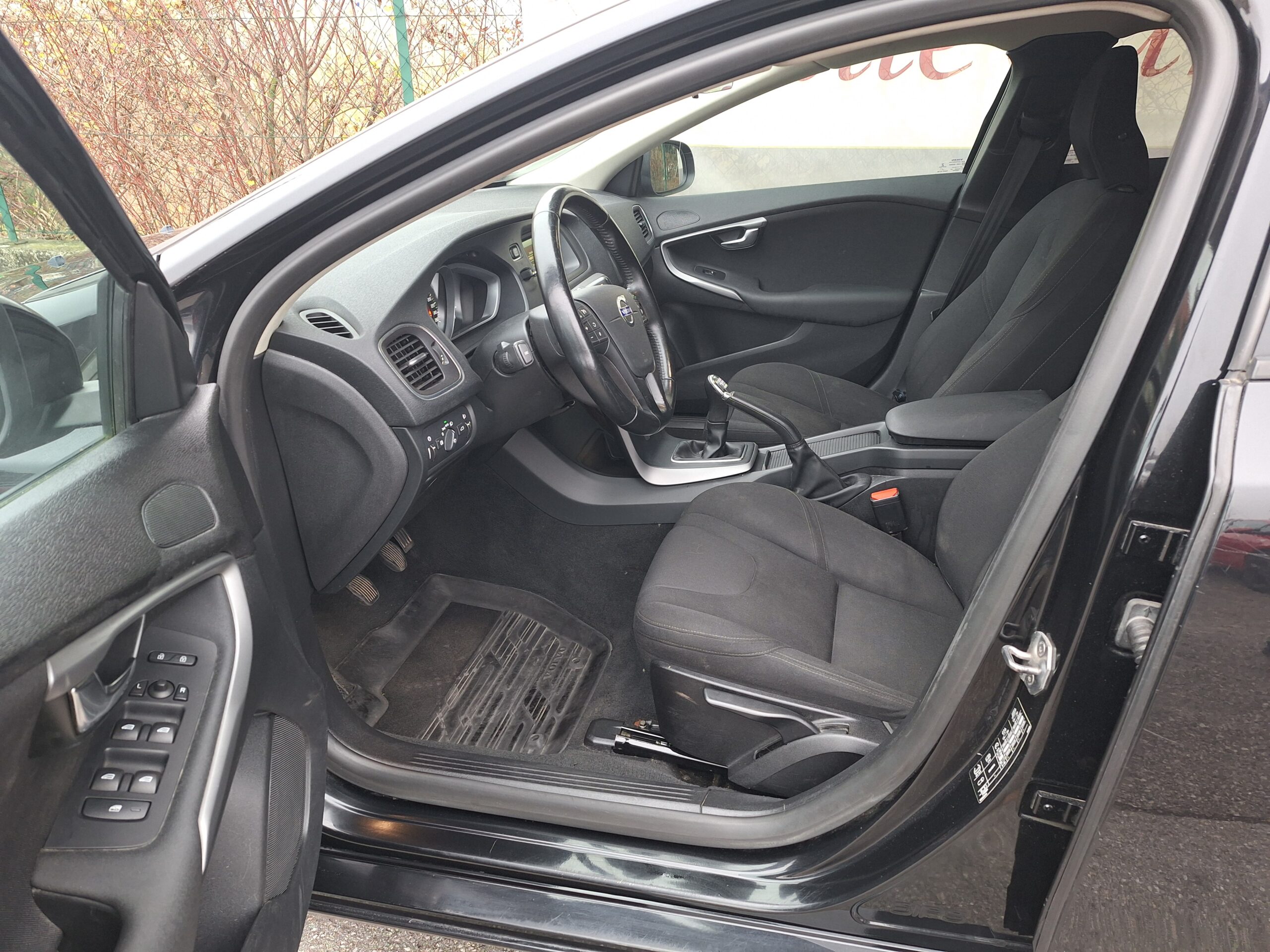 
								Volvo V40 1.6 D2 Kinetic/***NEUES PICKERL*** full									