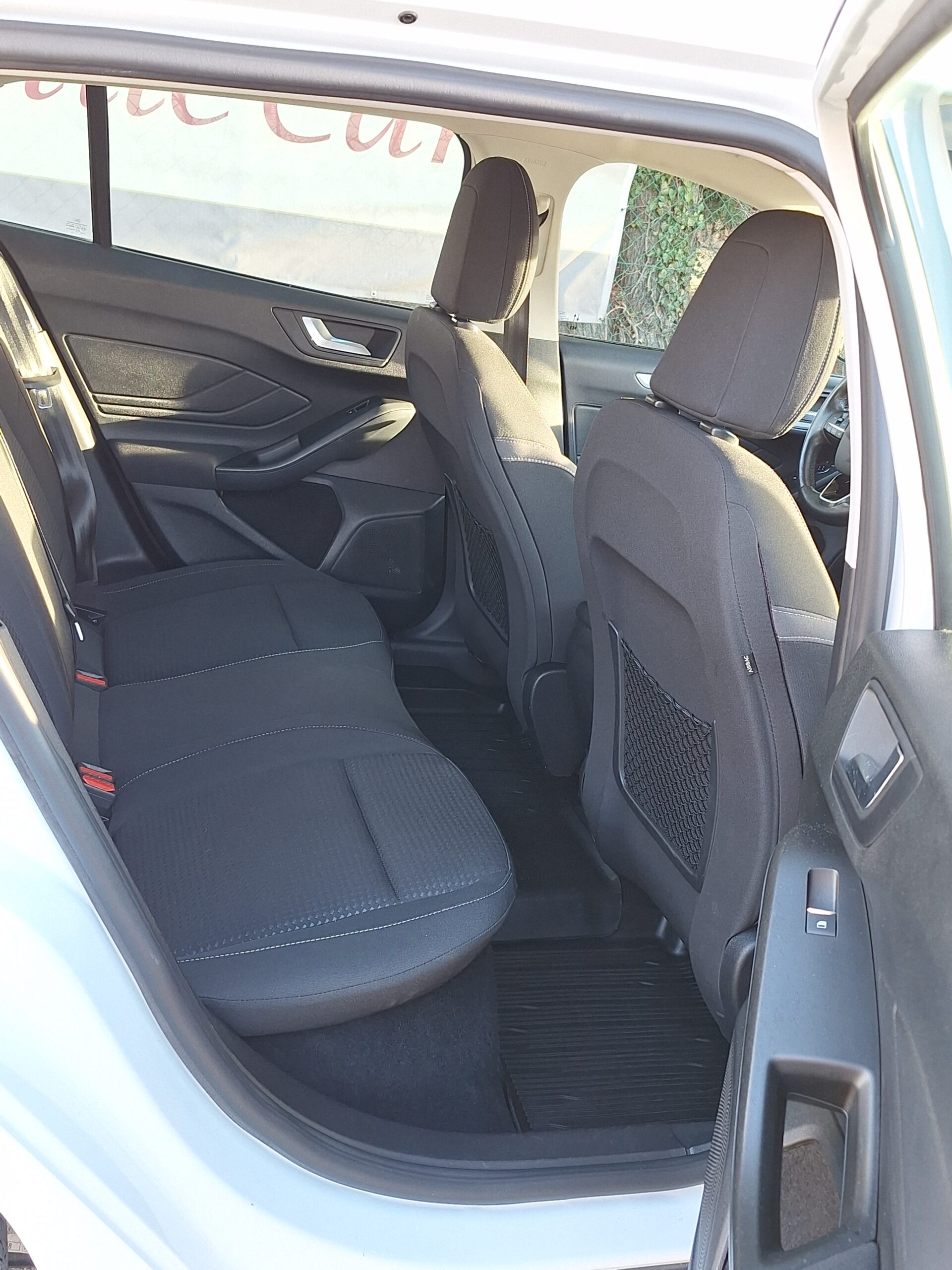 
								Ford Focus COOL & CONNECT full									