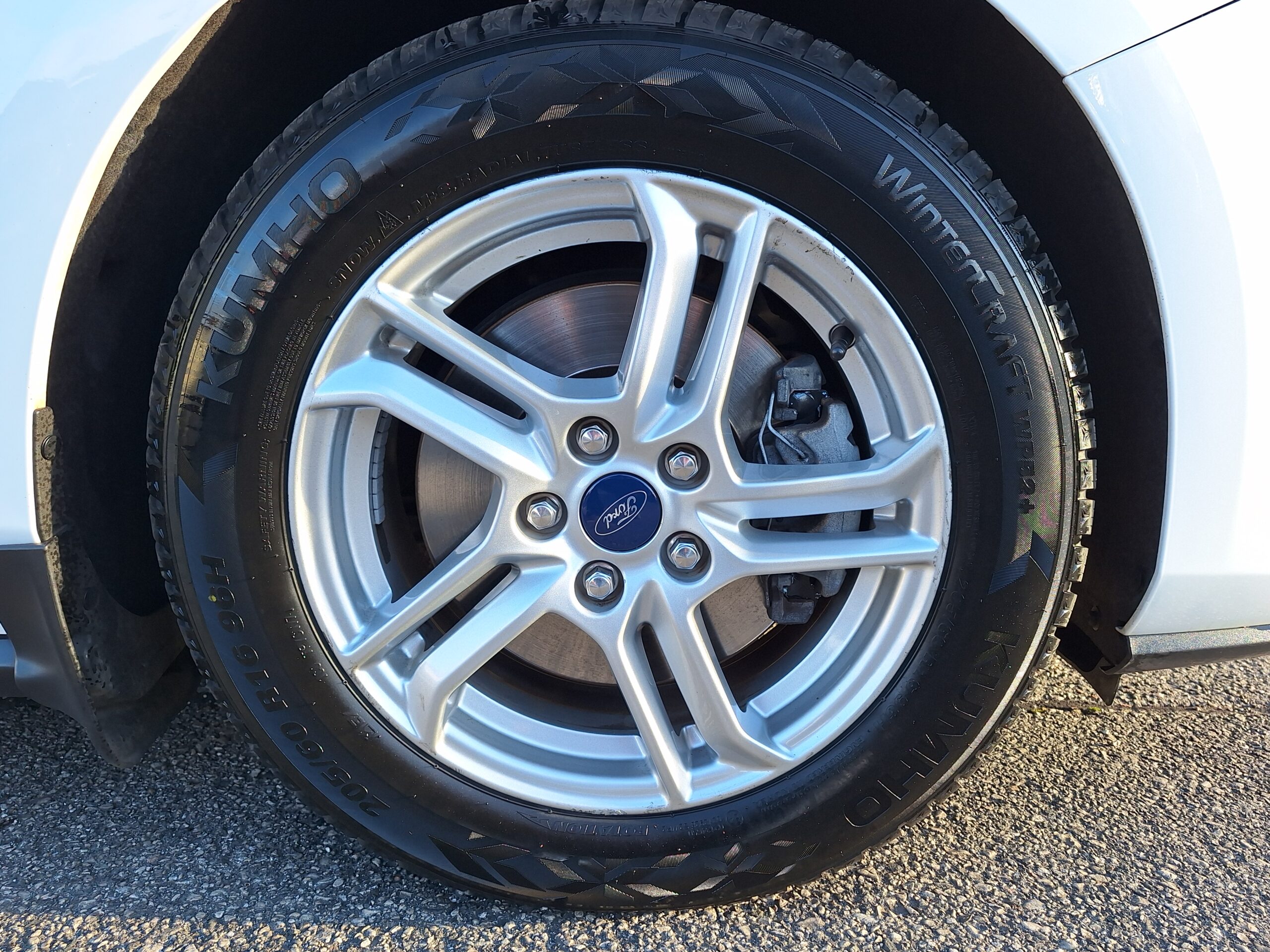 
								Ford Focus COOL & CONNECT full									