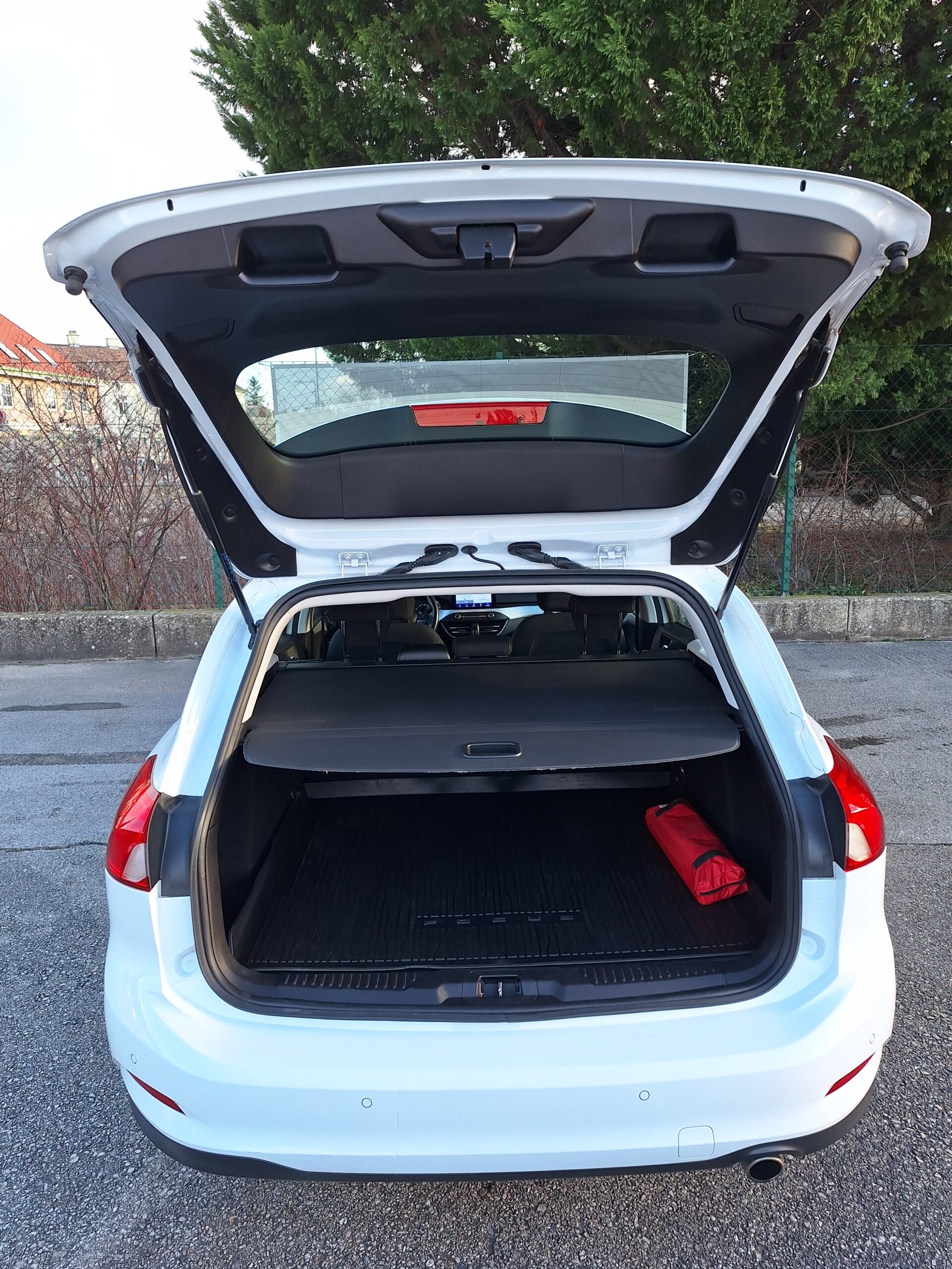 
								Ford Focus COOL & CONNECT full									