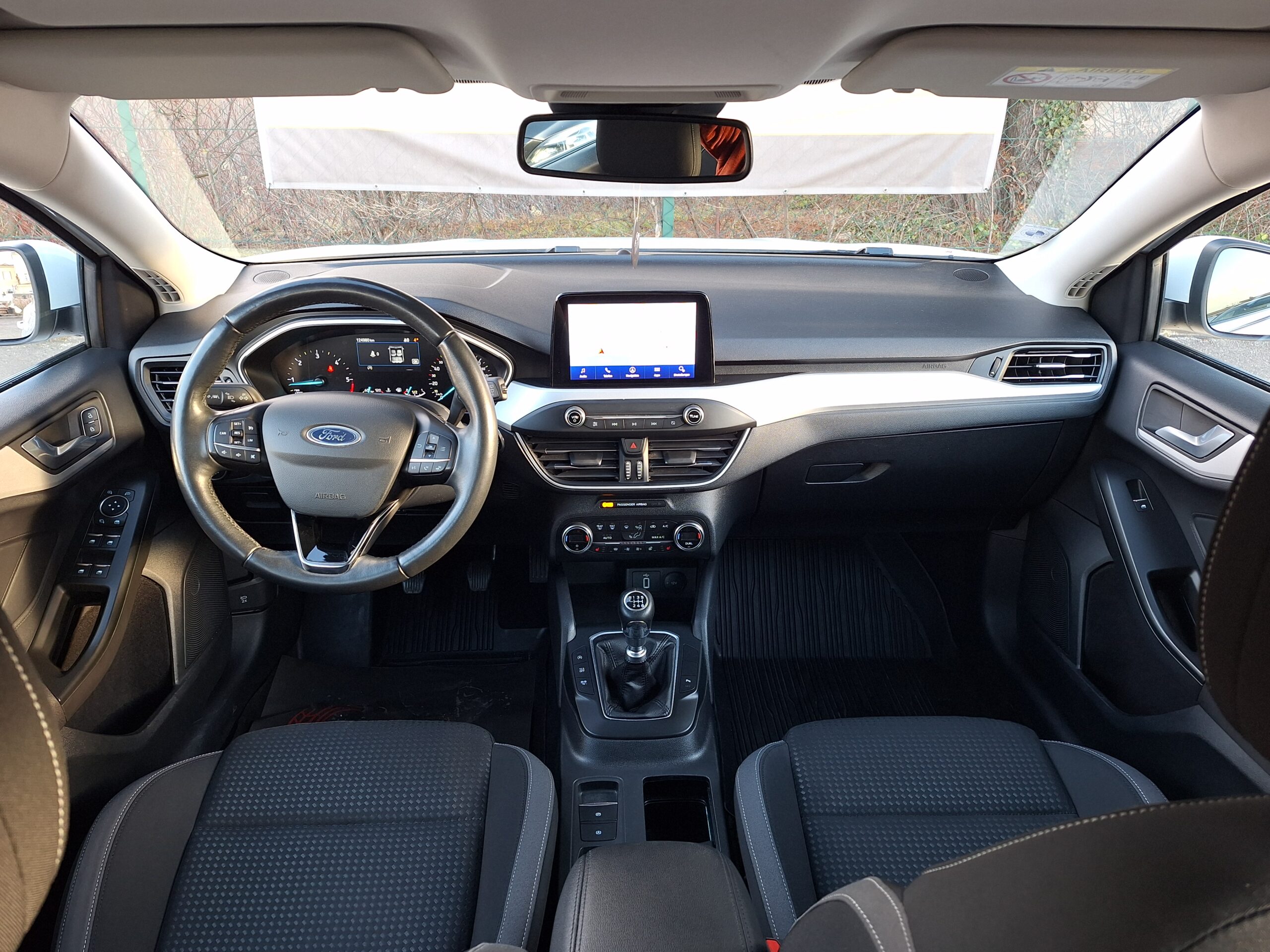 
								Ford Focus COOL & CONNECT full									