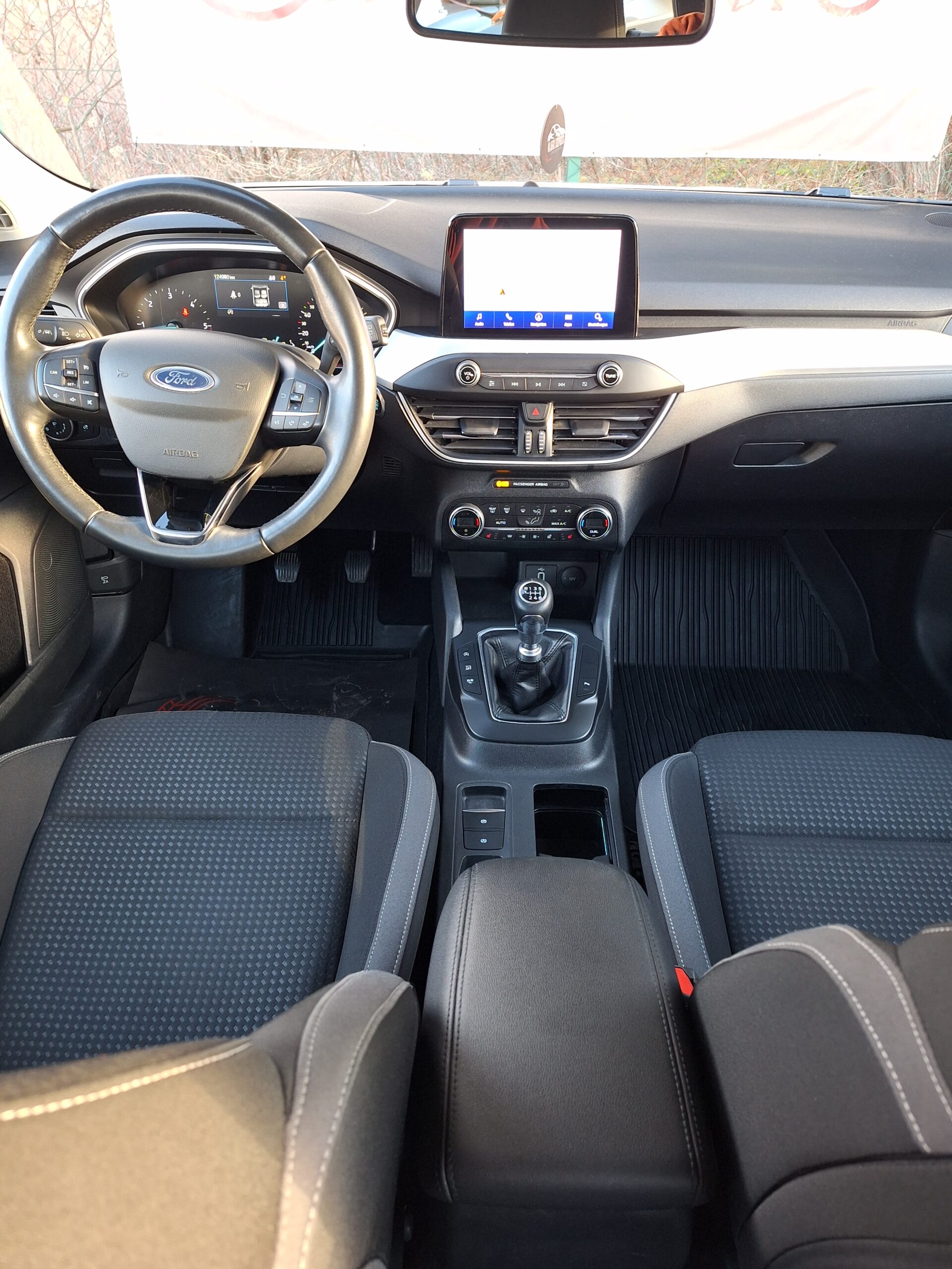 
								Ford Focus COOL & CONNECT full									