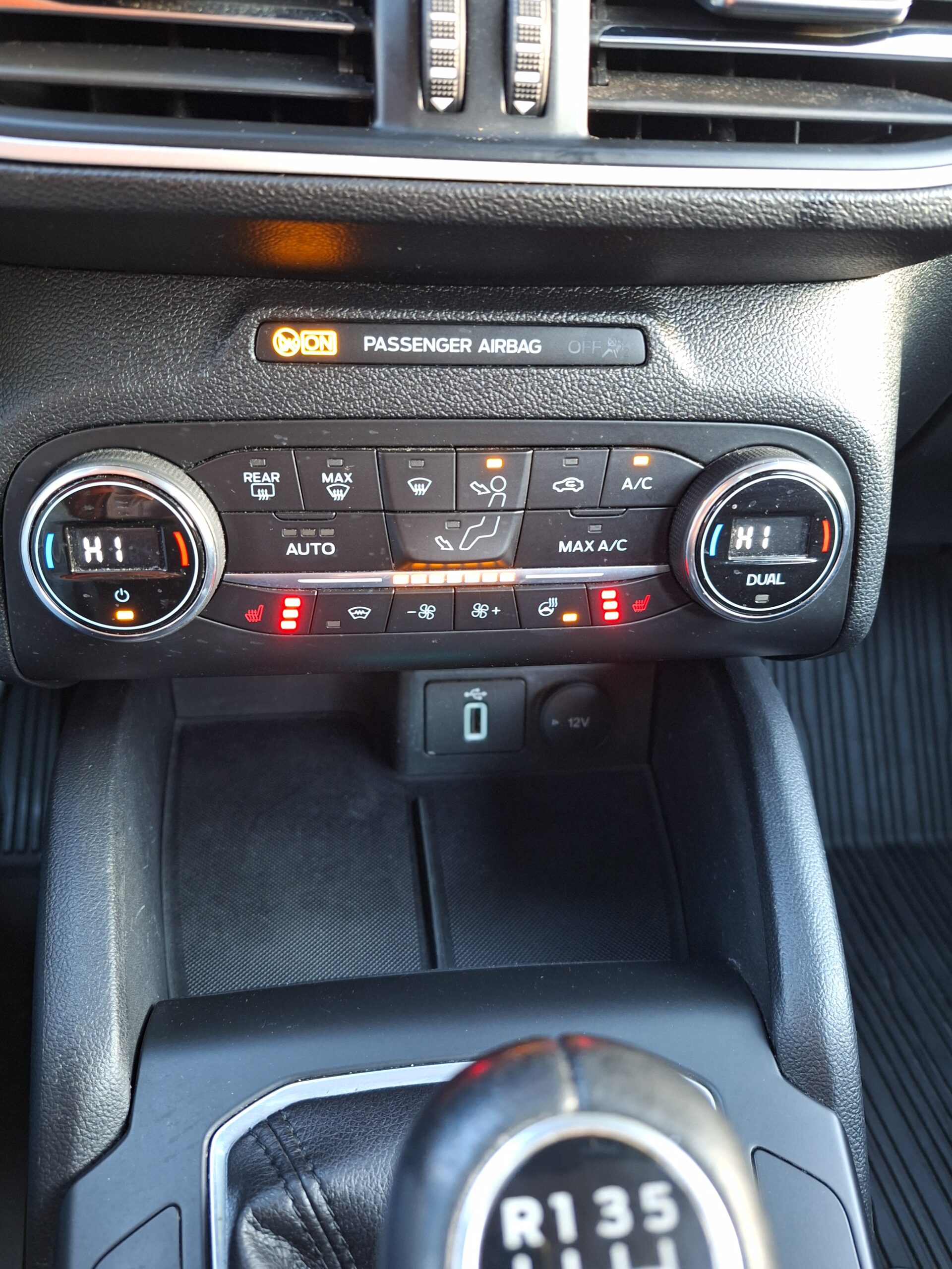 
								Ford Focus COOL & CONNECT full									