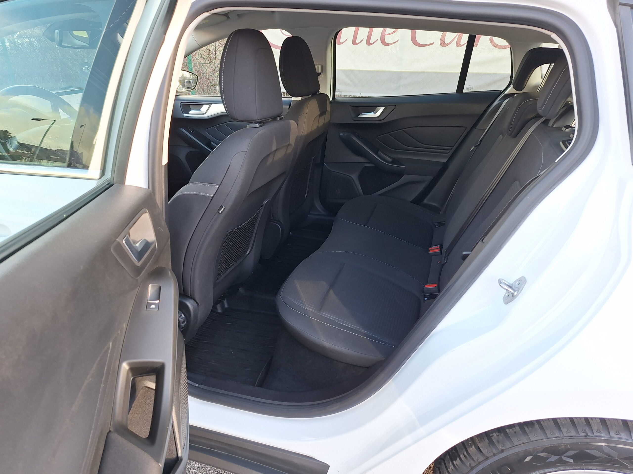 
								Ford Focus COOL & CONNECT full									