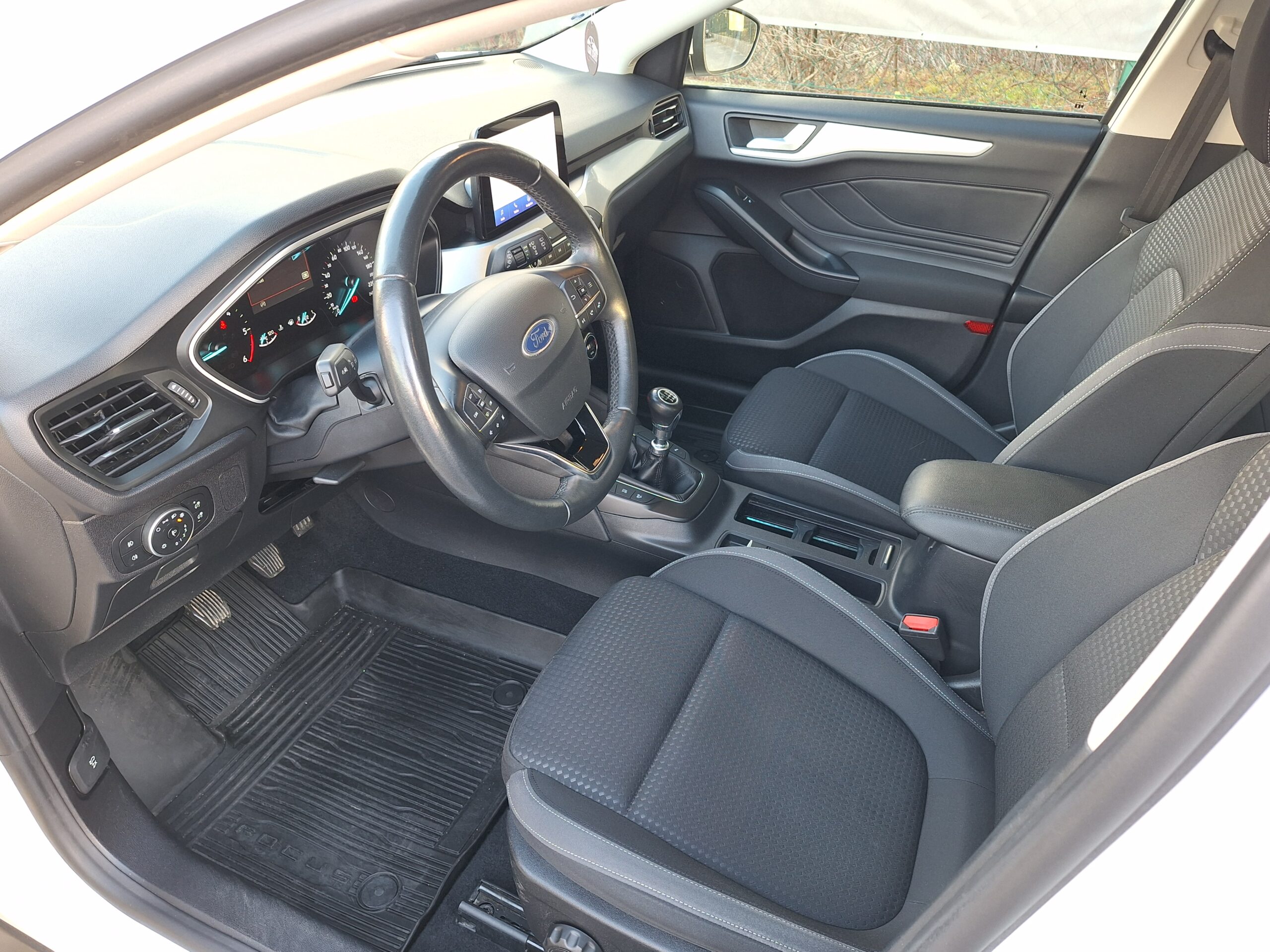 
								Ford Focus COOL & CONNECT full									