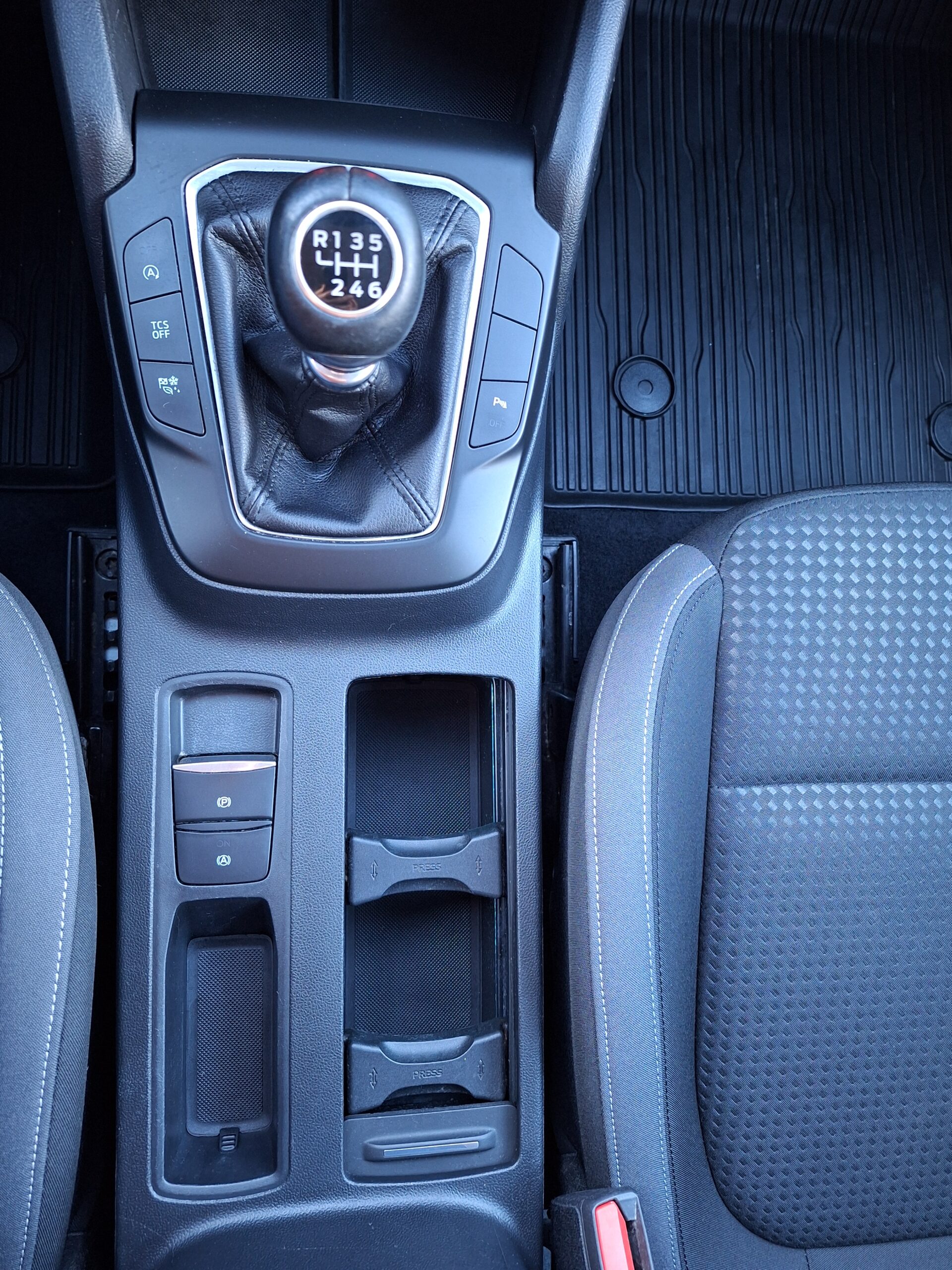 
								Ford Focus COOL & CONNECT full									