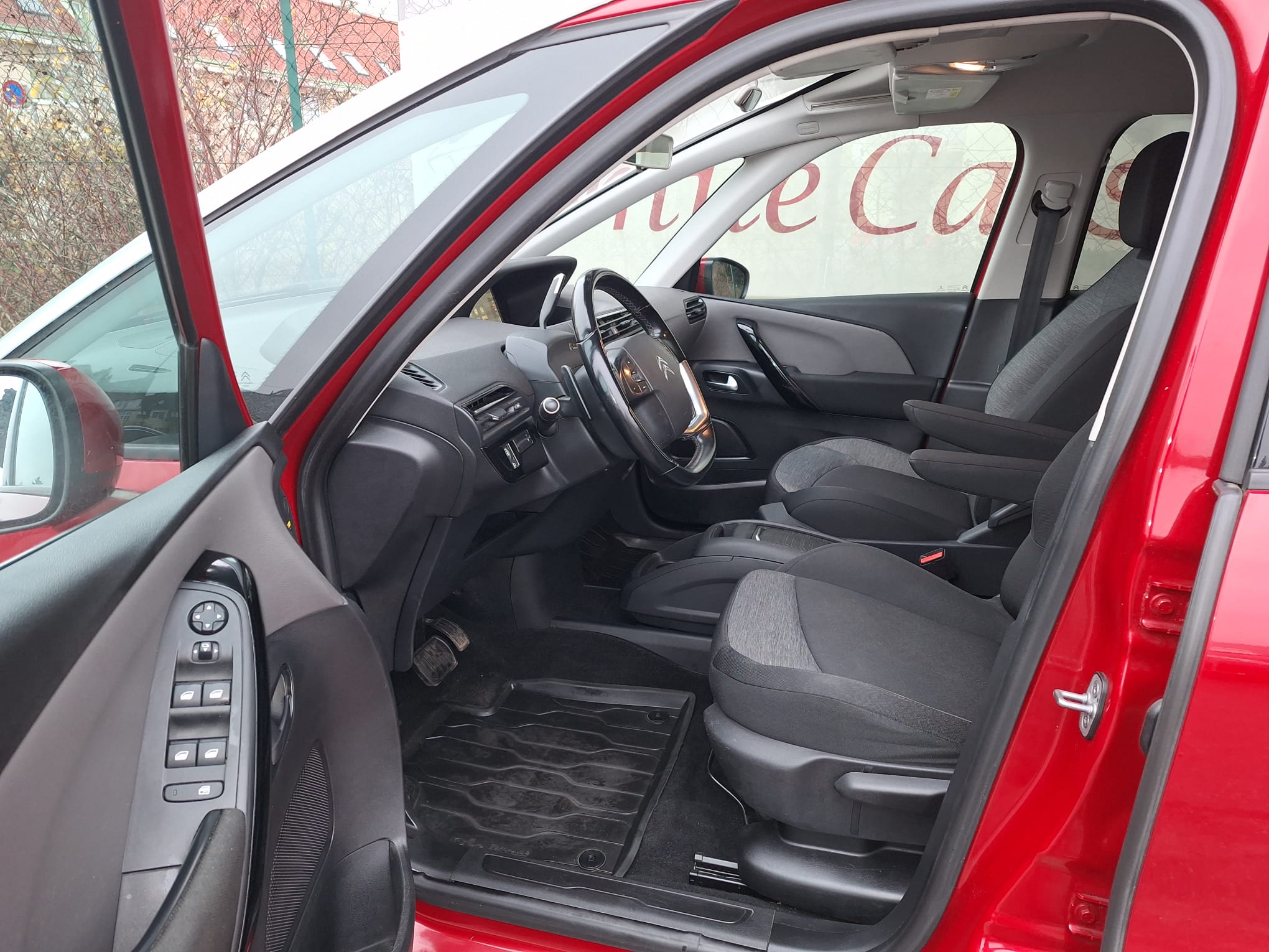 
								Grand C4 Picasso BlueHDI 120 S&S EAT6 Feel Edition full									