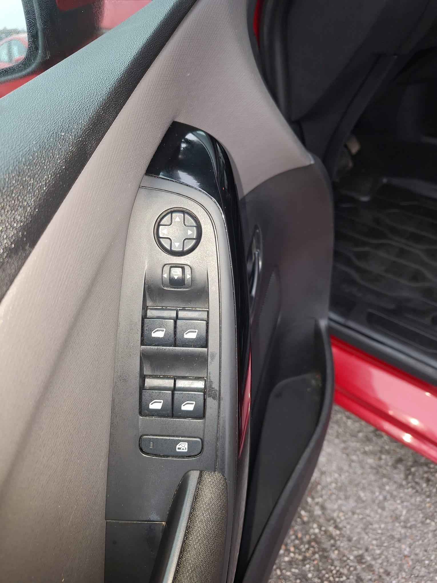 
								Grand C4 Picasso BlueHDI 120 S&S EAT6 Feel Edition full									