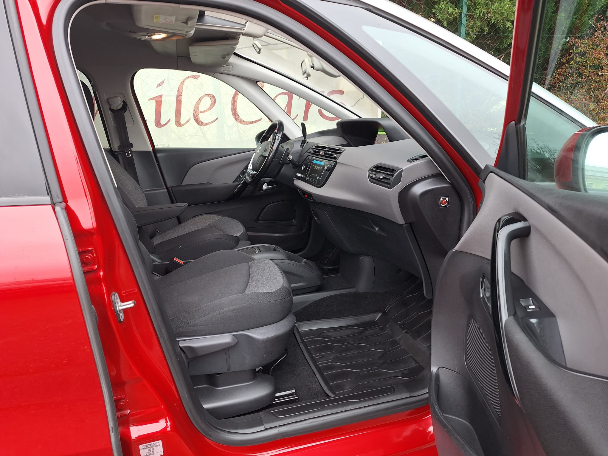 
								Grand C4 Picasso BlueHDI 120 S&S EAT6 Feel Edition full									