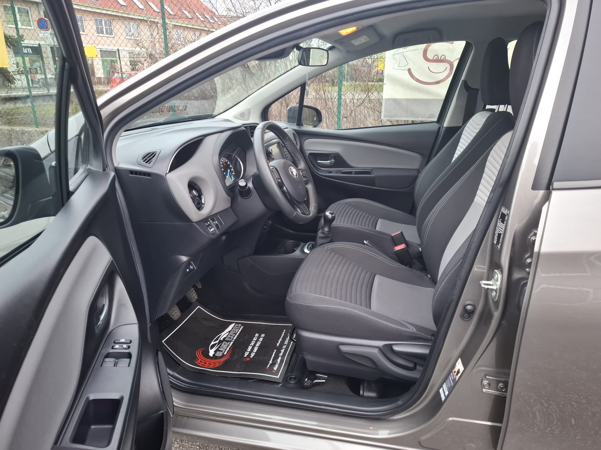 
								Toyota Yaris 1,0 VVT-i Active ***ANGEBOT*** full									