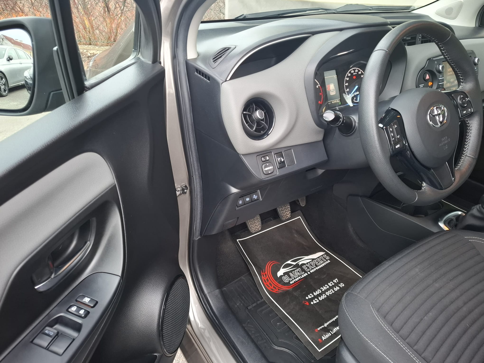 
								Toyota Yaris 1,0 VVT-i Active ***ANGEBOT*** full									