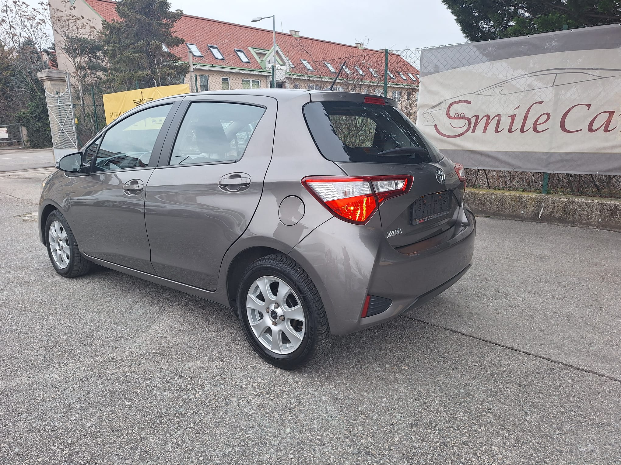 
								Toyota Yaris 1,0 VVT-i Active ***ANGEBOT*** full									